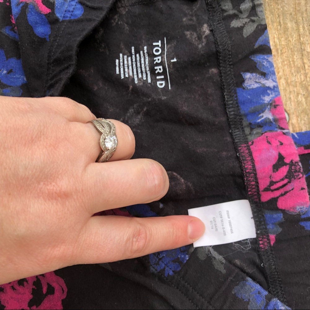 Torrid rose leggings size 1X - Picture 2 of 2